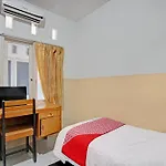 Oyo 92933 Marvel House Syariah