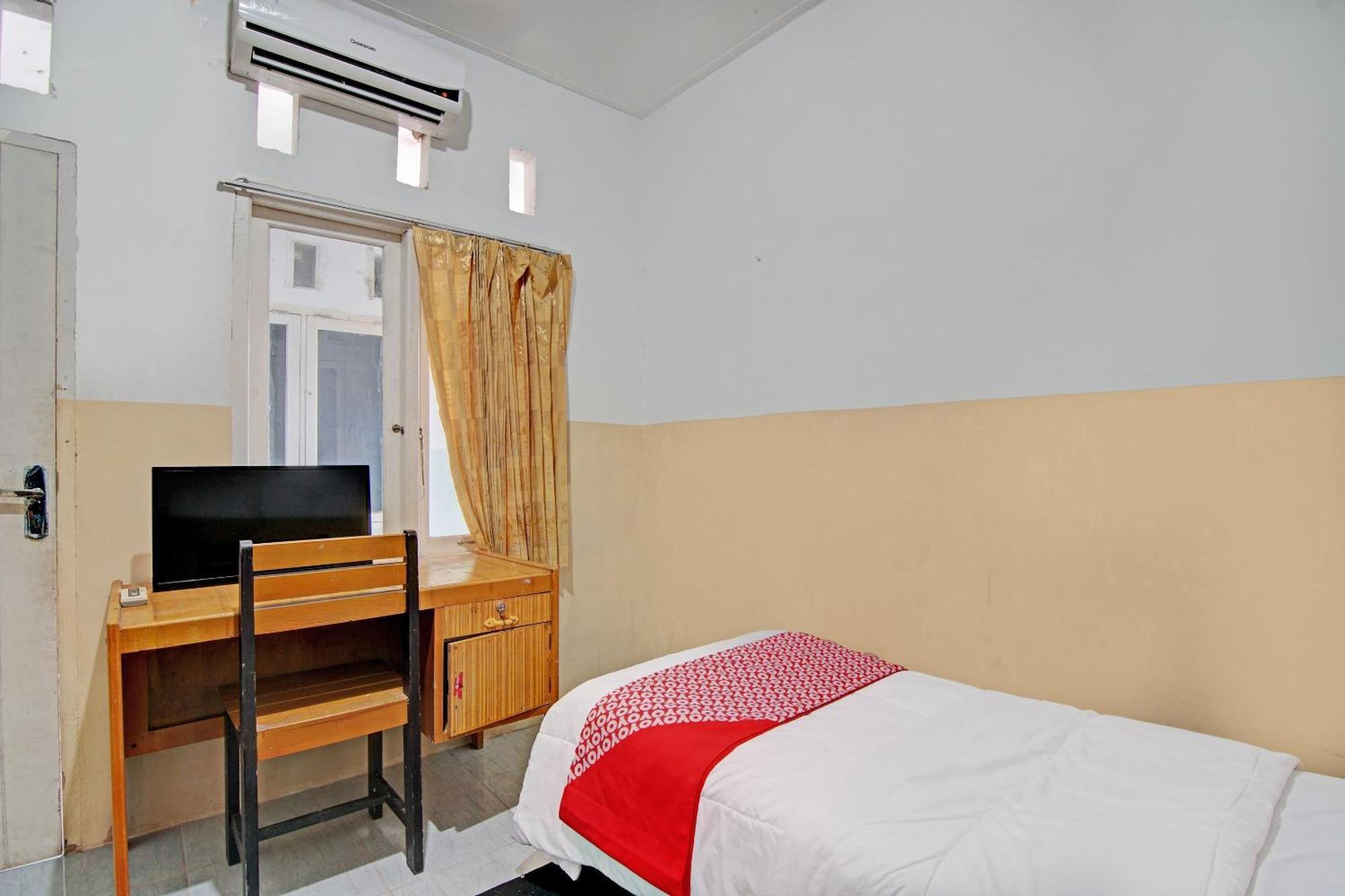 Oyo 92933 Marvel House Syariah Hotel 2*