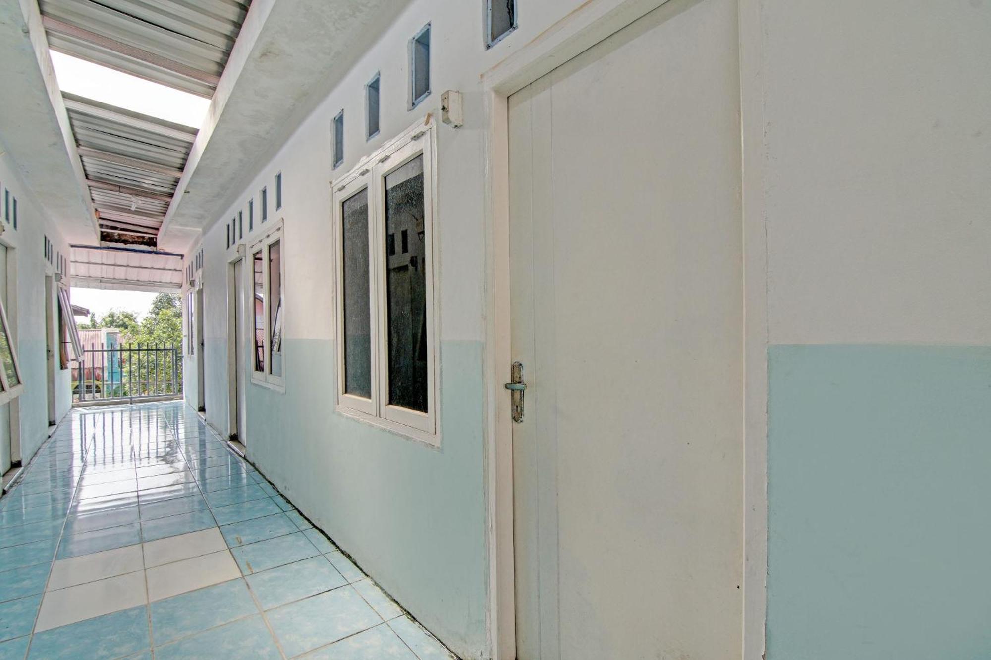 Oyo 92933 Marvel House Syariah Hotel Pekanbaru