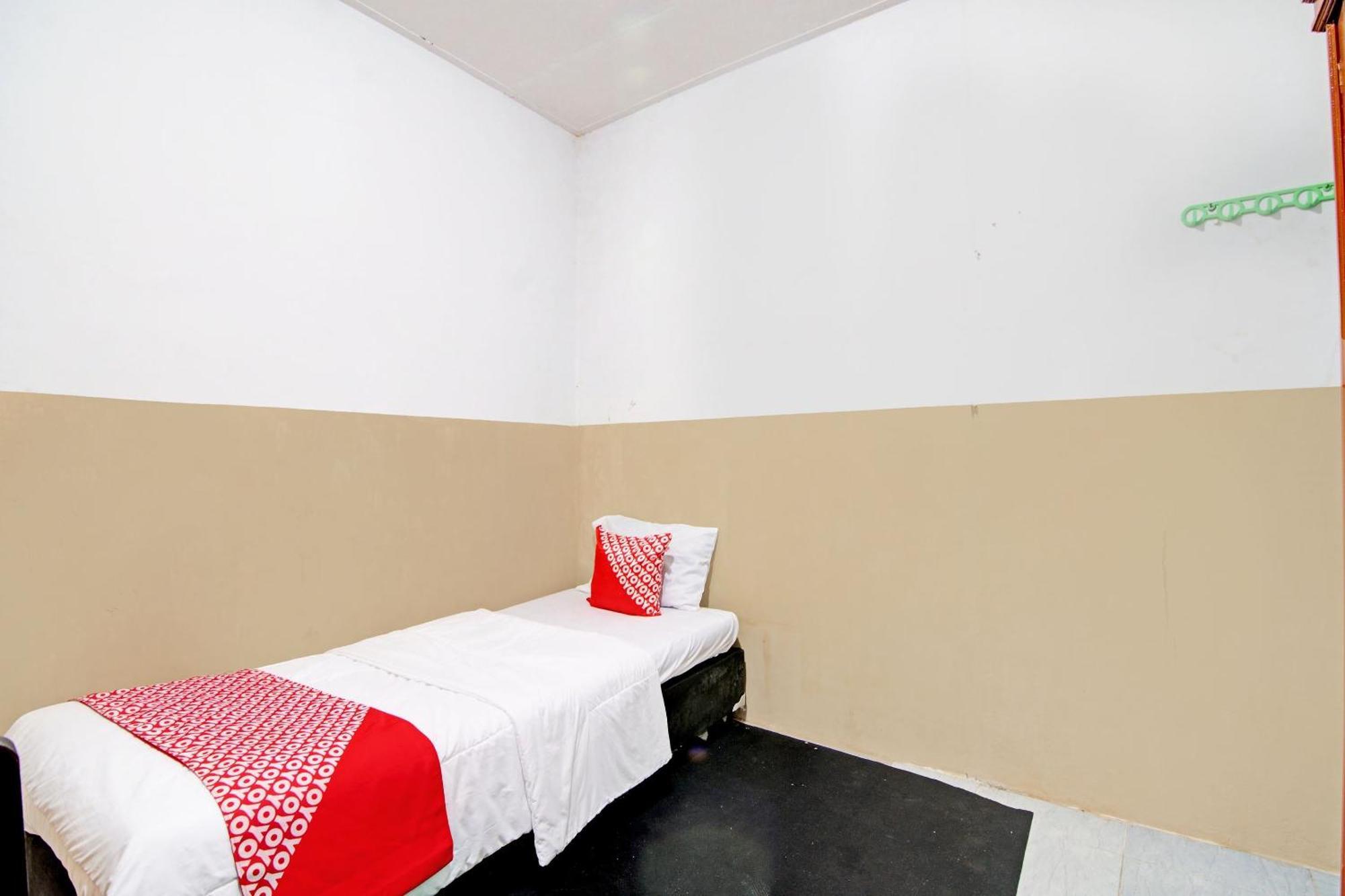 Oyo 92933 Marvel House Syariah Hotel
